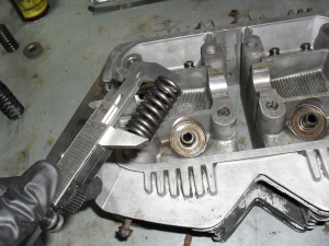 <measuring valve springs>