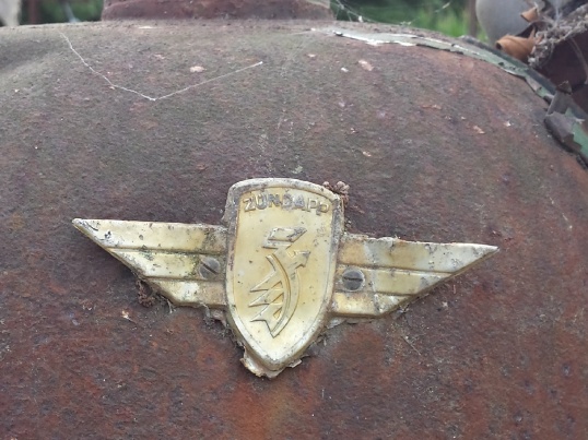 <1957 Zundapp tank badge>